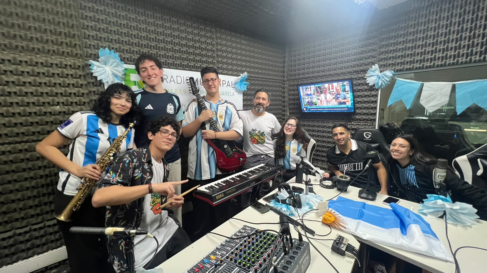 La banda La Congorosa presenta en vivo su canción "Nuestro Querido Lionel"

