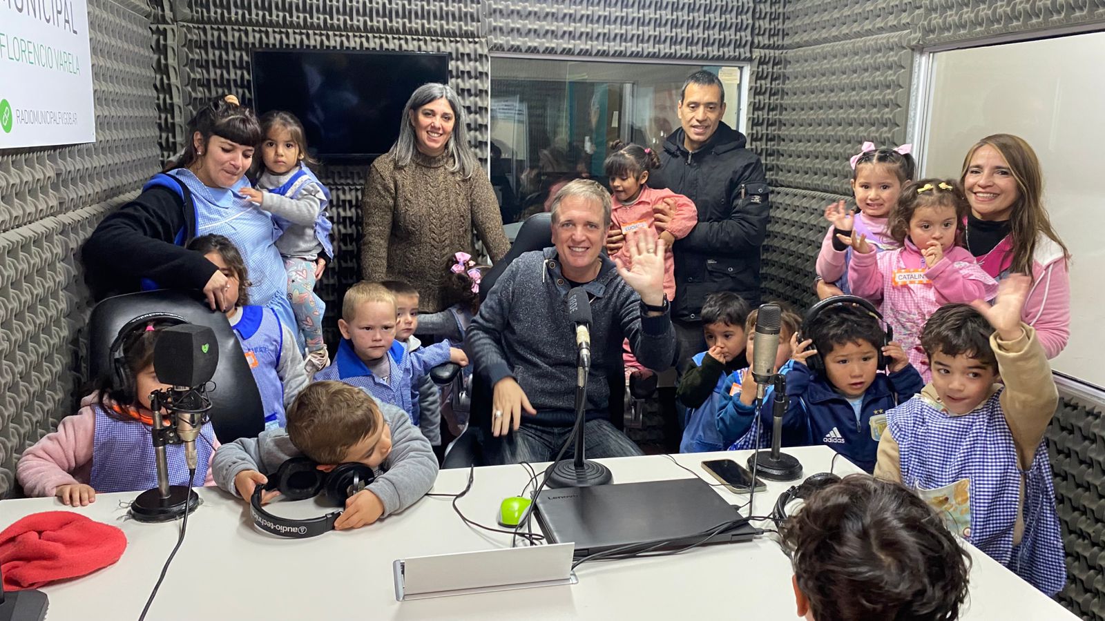 El Jardín Nº948 visitó la Radio Municipal FV