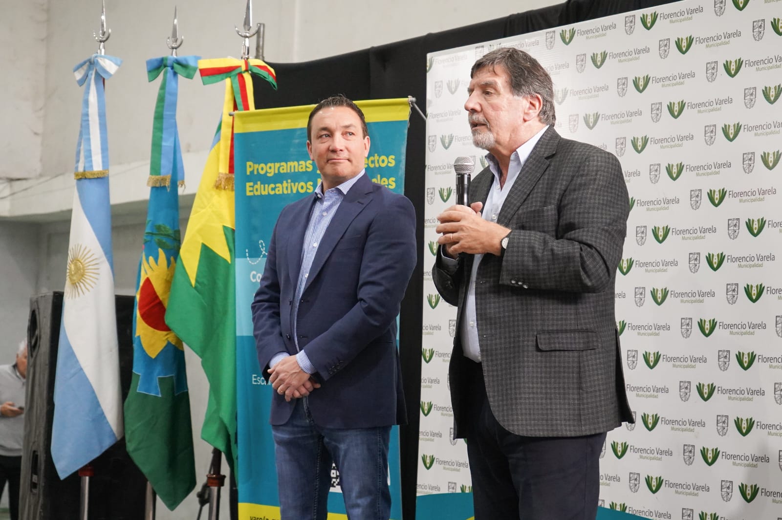 Alberto Sileoni: “Trabajamos para que la literatura sea un patrimonio de todos. Valoramos la educación varelense que aporta herramientas claves con los PYPEM”. 