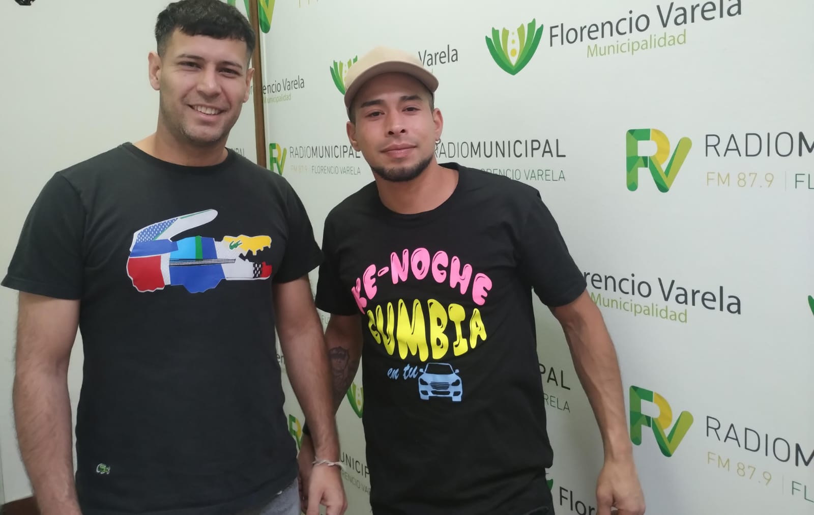 ¡La voz de la banda varelense “Ke Noche” pasó por Fiesta ATR con un acústico a pura cumbia!