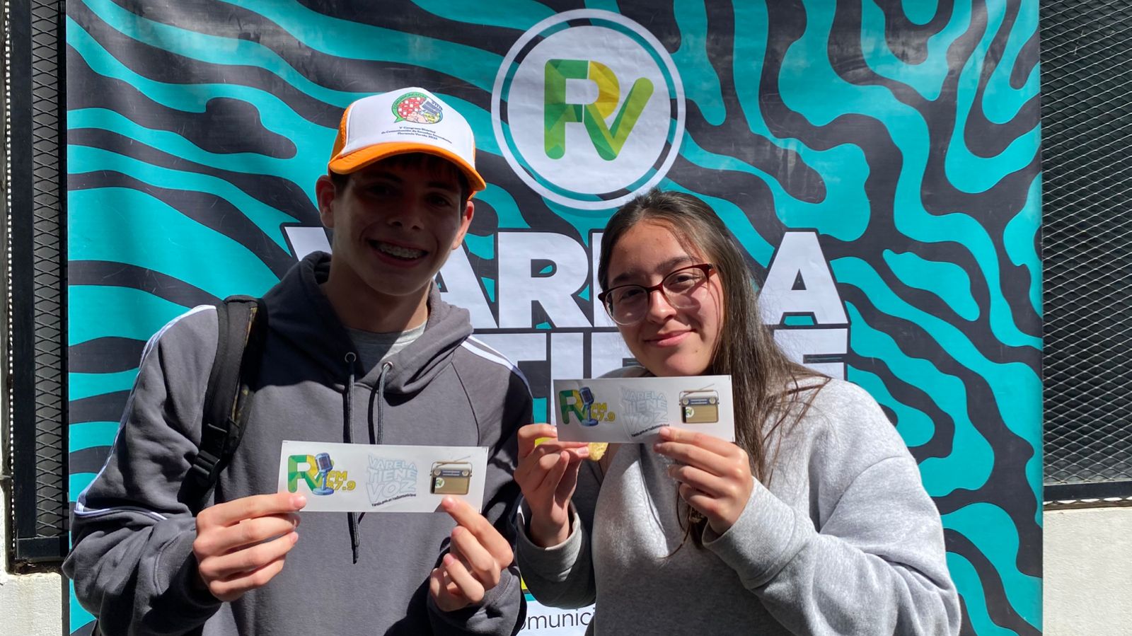 Los estudiantes de la Secundaria Silvio Dessy pasaron por el stand de la Radio 