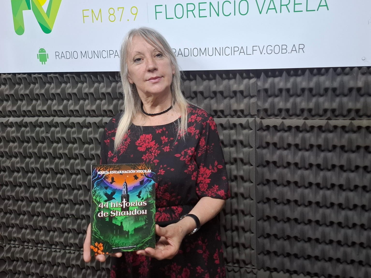 Enlace Educativo | La escritora, María Encarnación Nicolás, presentó su libro “44 historias de Shandon”