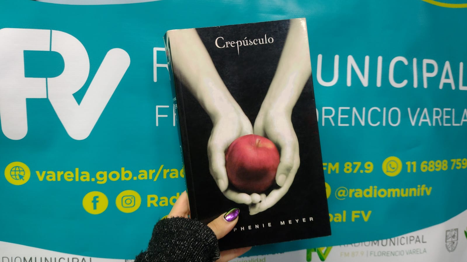 “Leer X Leer”: hoy recomendamos "Crepúsculo" (Stephenie Meyer).