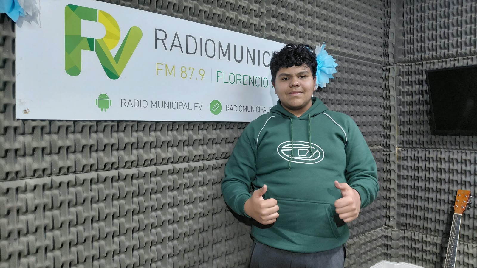 Octavio Rodríguez: El joven músico de Varela que destaca con sus versiones de rock nacional