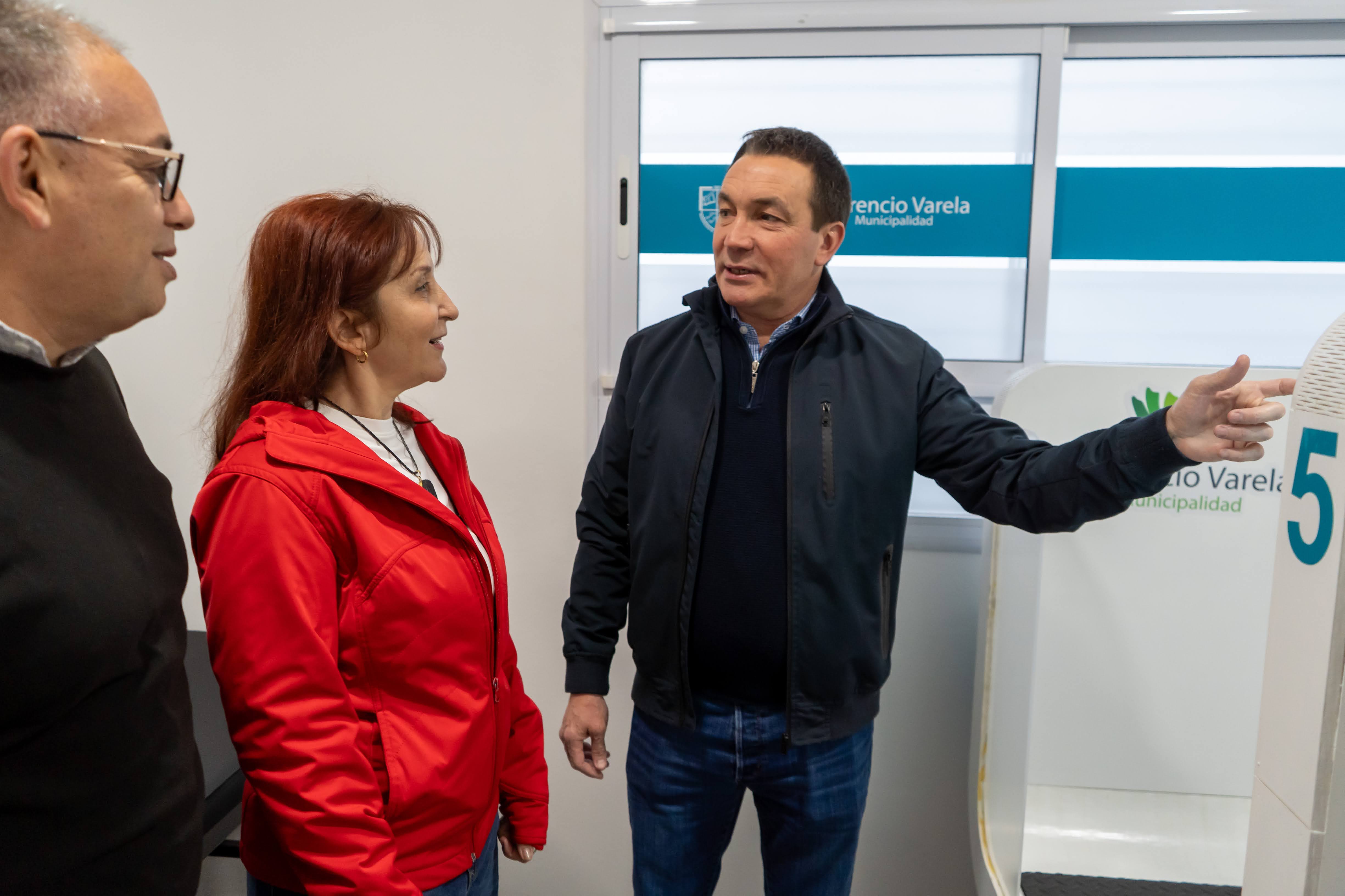 Lic. Adriana Alonso: “El tótem de Telemedicina en La Esmeralda es un orgullo para toda la comunidad varelense, realizado con fondos municipales”. 