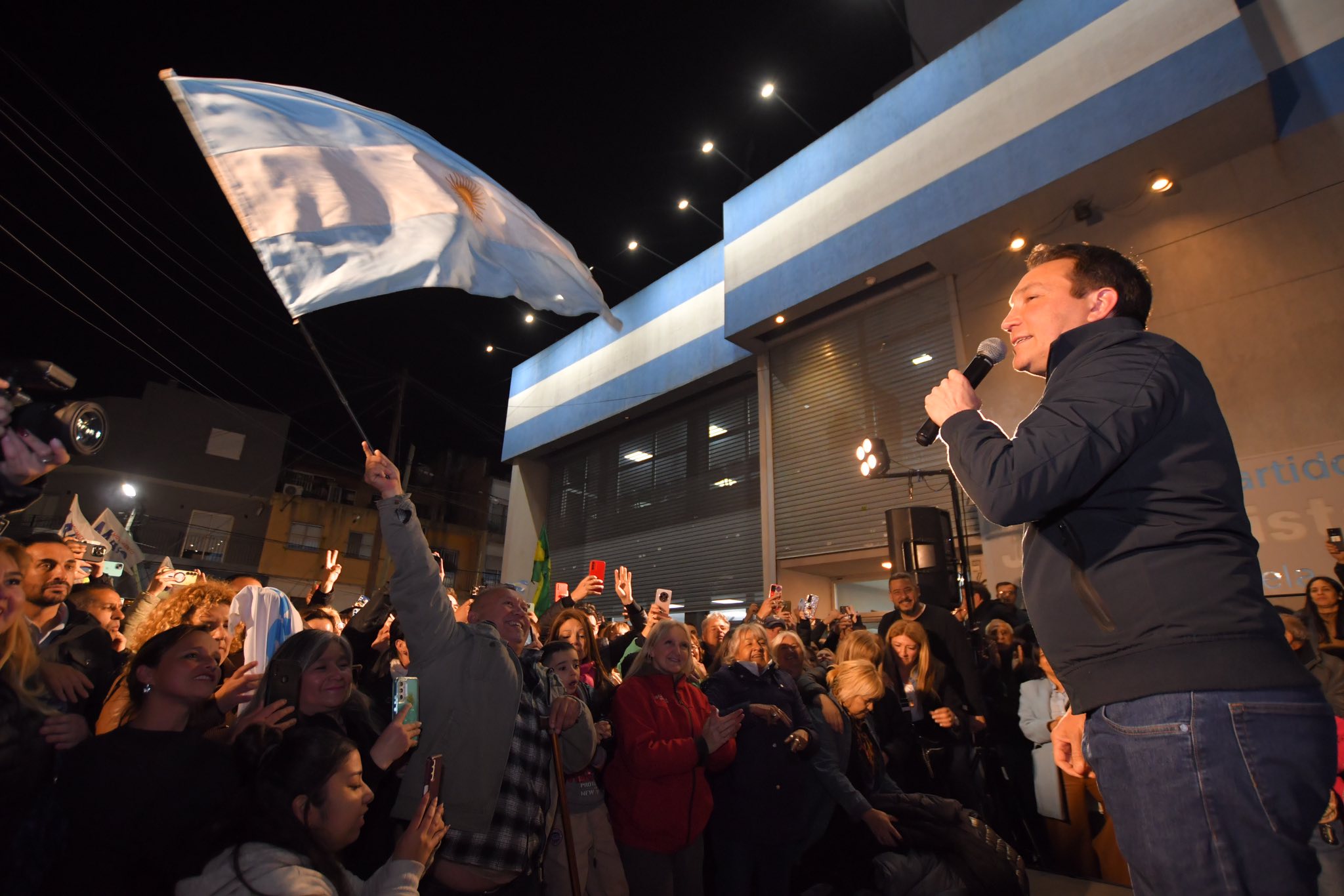 Intendente Andrés Watson: “En Florencio Varela las urnas rebalsaron de votos peronistas”.