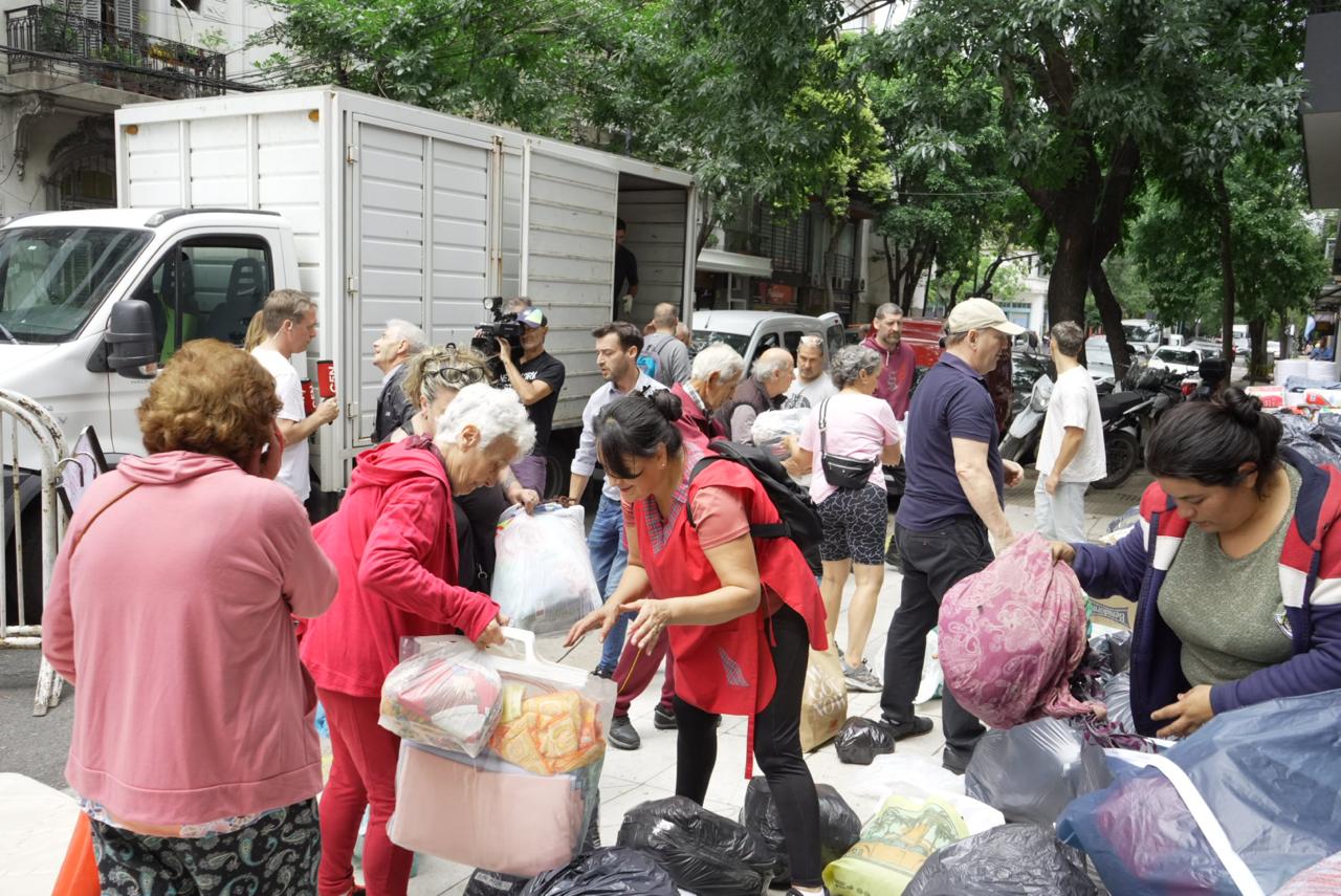 Varela solidaria en acción: Bomberos Voluntarios FV y la Municipalidad acercaron las donaciones