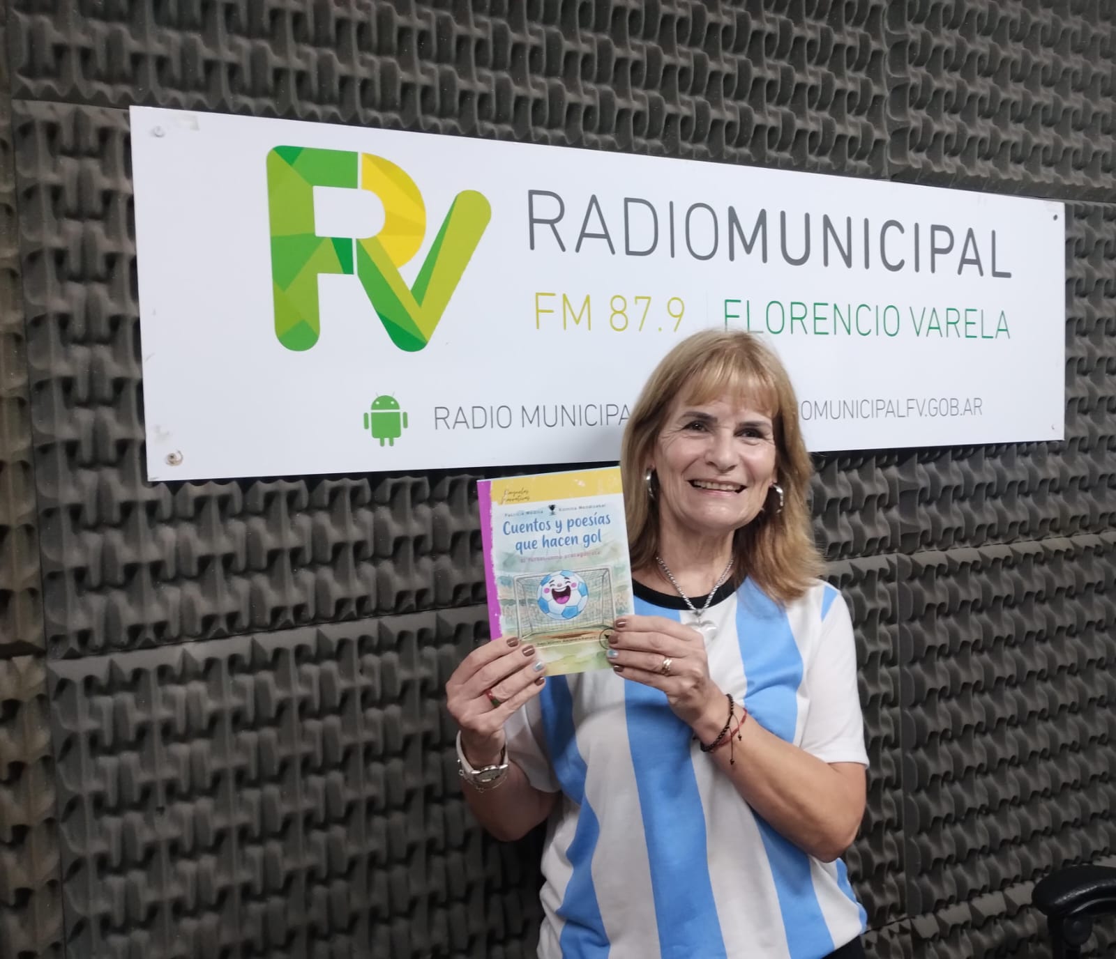 Patricia Medina presentó: “Cuentos y poesías que hacen Gol” en la Feria del Libro 
