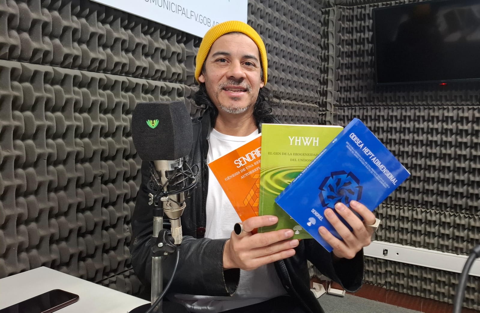 Leer x Leer | El escritor “Sendriel” presentó su trilogía en la 49º Feria Internacional del Libro