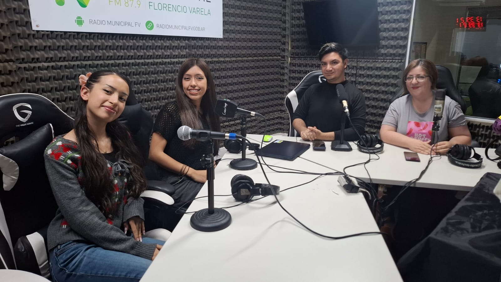 Las bailarinas, Sabrina Ruidias y Maia Aleman, presentes en el DESFILE FUSIÓN K-POP