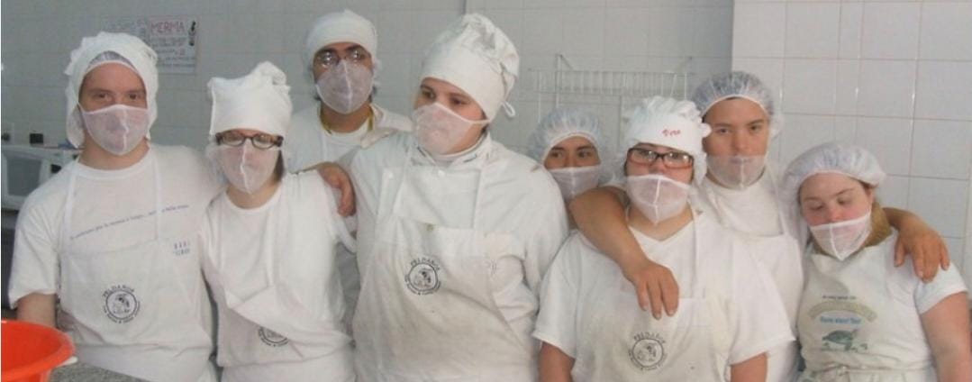 25 años de la Asociación Civil “Peldaños”: Producción de huevos de Pascuas