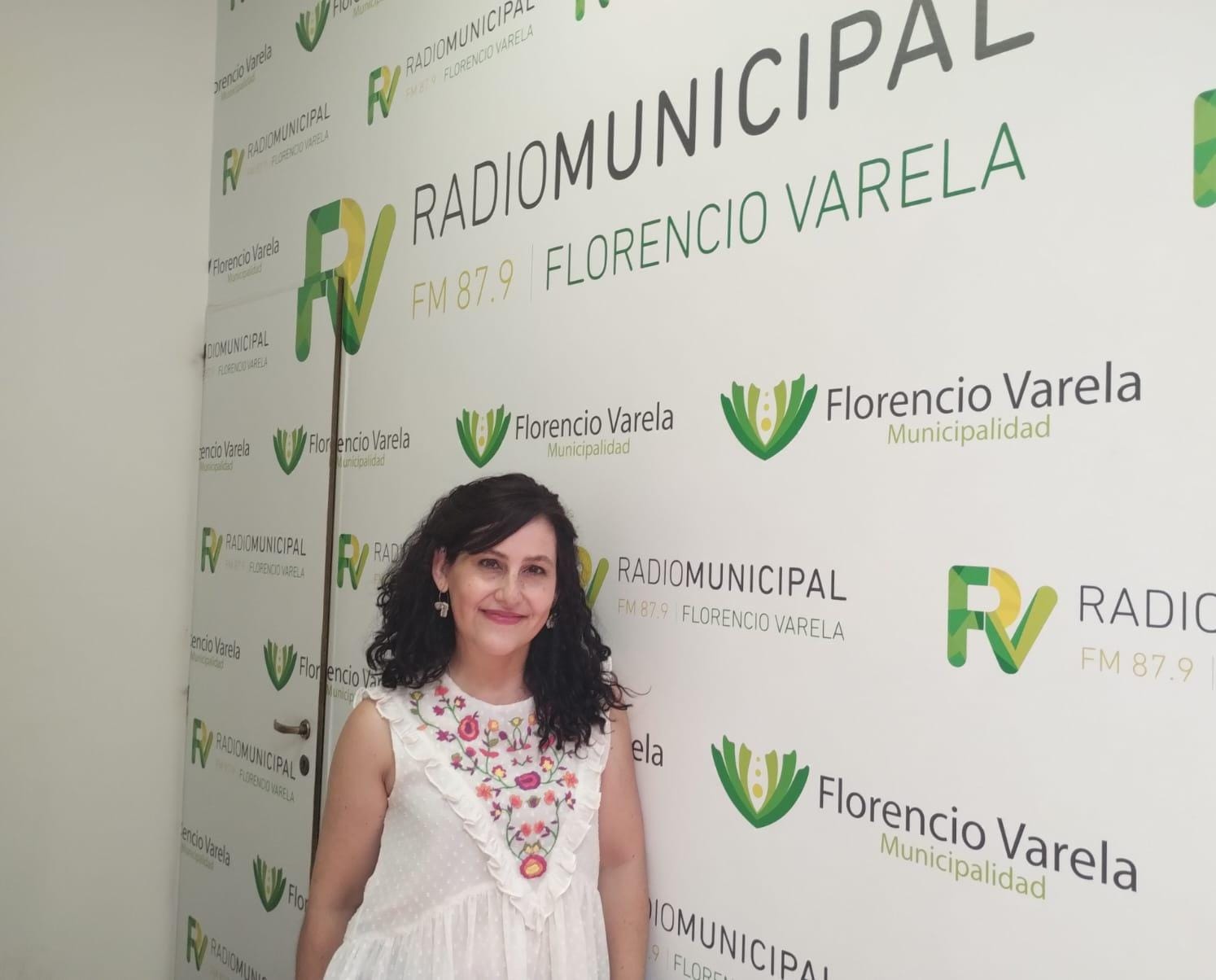 La escritora varelense Laura Rizzi nos presentó su libro: “Las Bodas del Rey”