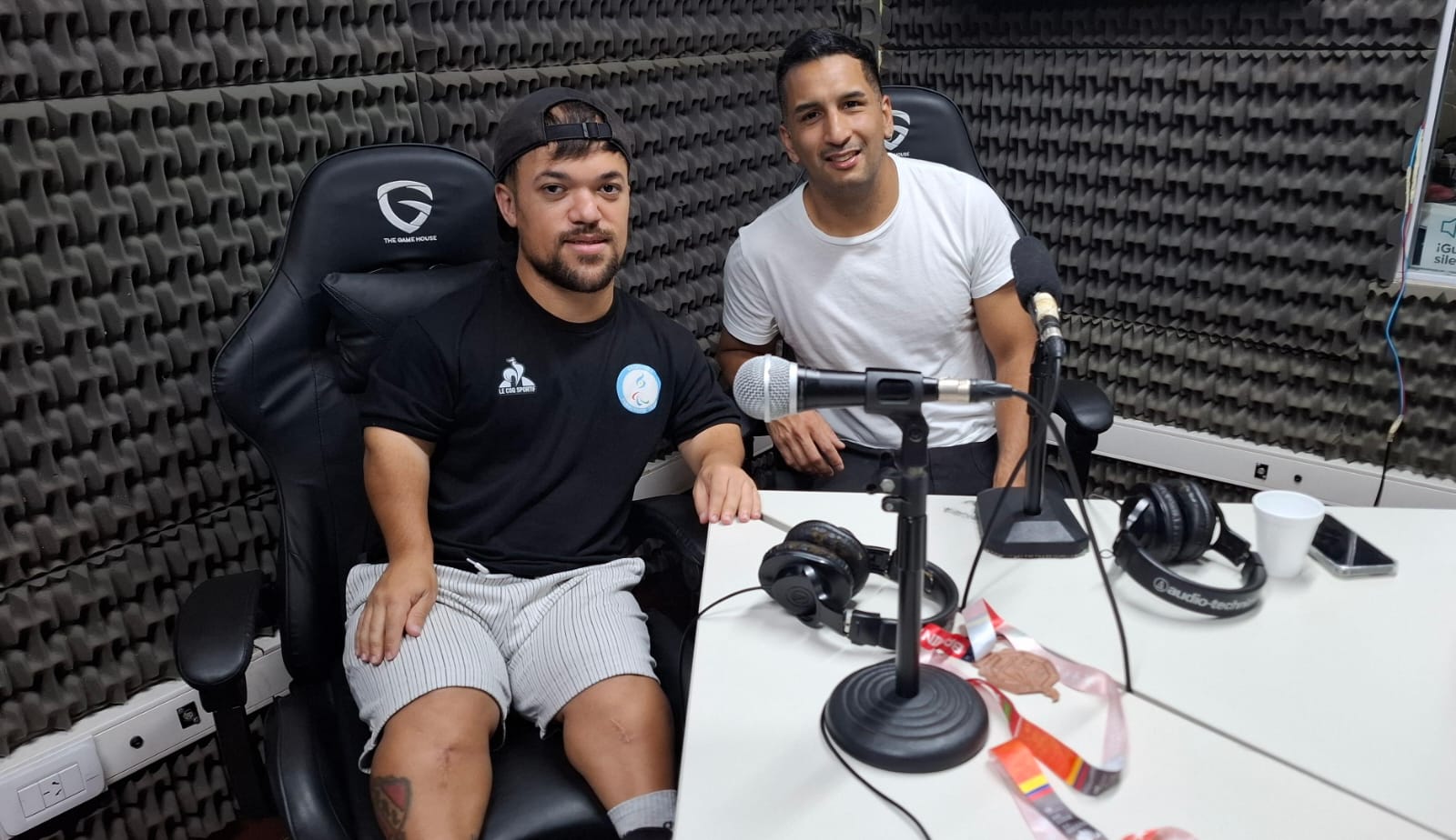 Jonatan Mattos, doble medallista, en el Sudamericano de Parabadminton de Bucaramanga, Colombia