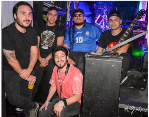 Banda Invitada: A dos años de la partida de Lucas, el legado continúa con "Alegría! Alegría!"