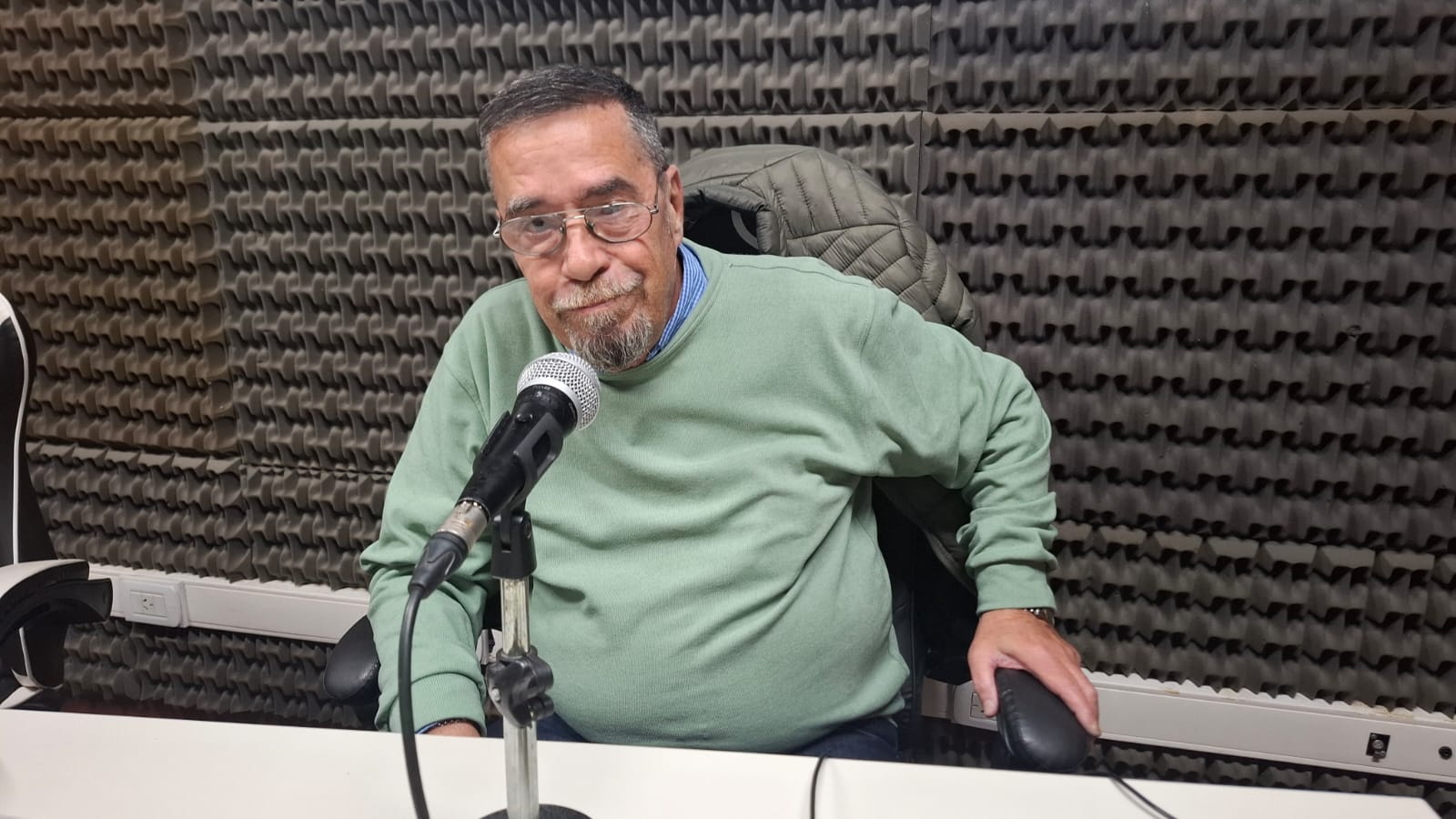 SEMANA DEL PERIODISTA: "Lo más importante para un periodista es tener una constante recorrida de estantería bibliotecaria", afirmó Pedro Echagüe