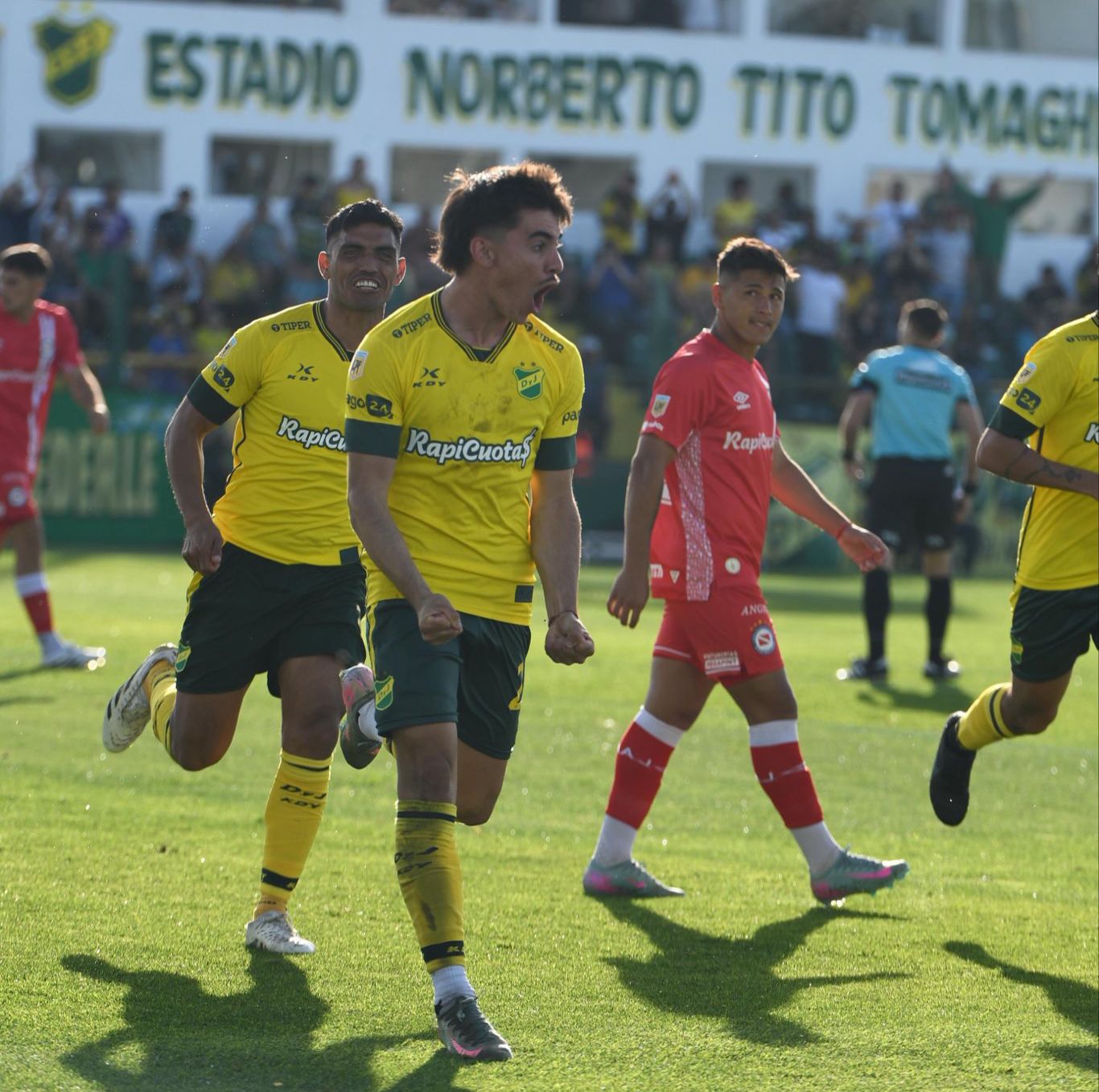 Defensa le ganó a Argentinos Jrs y es puntero de la zona A 

