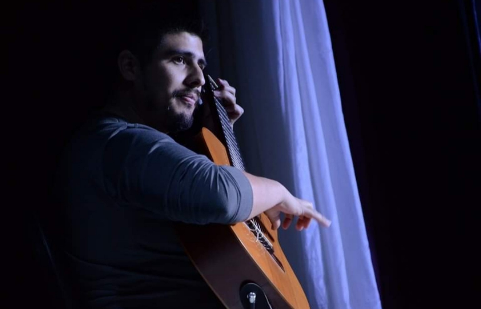 Kike Leguizamón pasó por la Radio Municipal en una tarde cargada de folklore e identidad