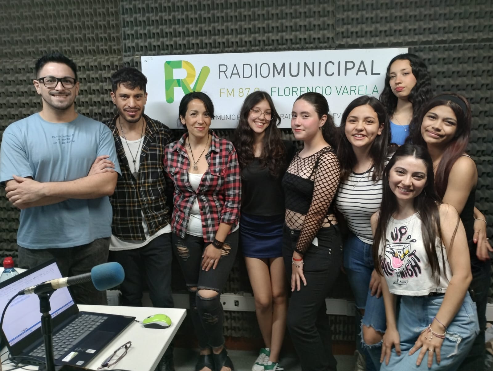 ¡Mauro Serrano junto al elenco de adultos nos adelantaron su espectáculo Mamma Mía: el Musical!