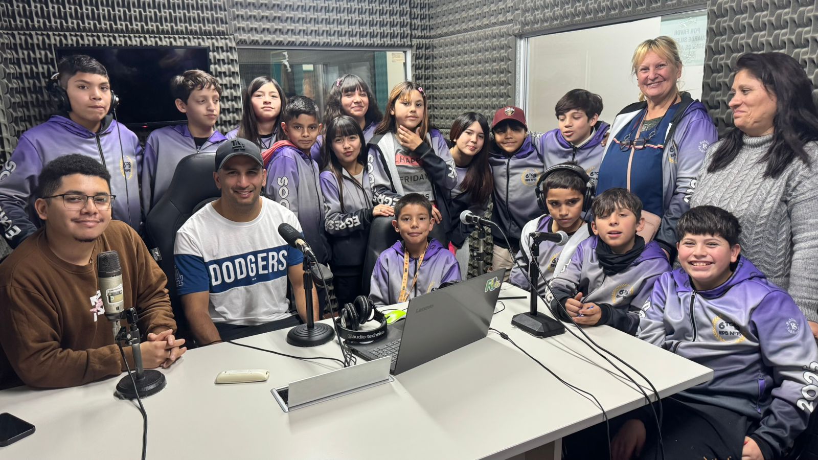 La Escuela Primaria Nº15 visitó Tribuna Varelense

