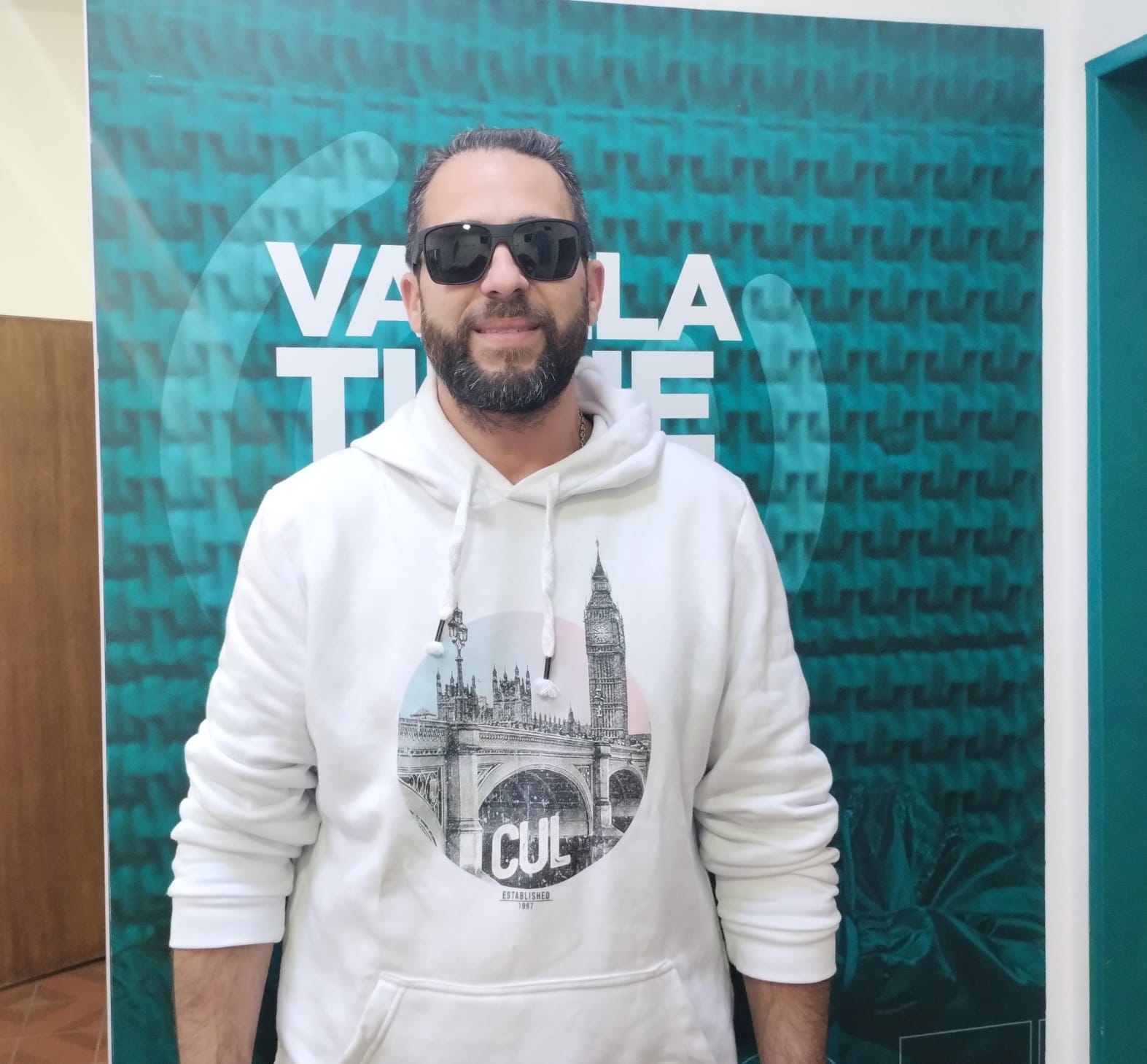 ¡La nueva promesa: el cantante “Rumba Kum” que desafía con su último material!