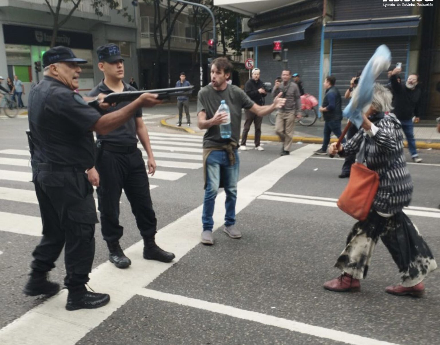 Represión en la Marcha por los Jubilados: “La policía detenía a gente en la vereda aduciendo que había estado de sitio”